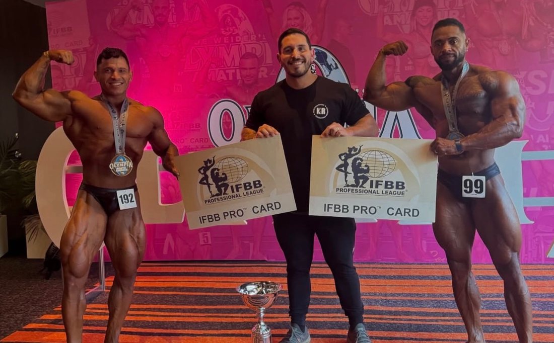 Atleta com o IFBB Pro Card — Dois Pro Cards no mesmo palco